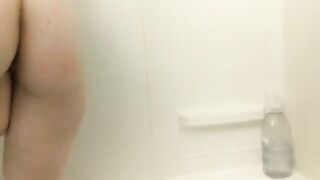 Showerhead and riding a huge dildo with Eelet