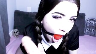Wednesday Addams gets fucked by a dildo and gives a blowjob with a sweet facial