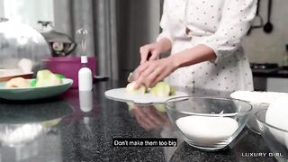 The luxury girl baked an American pie and had sex