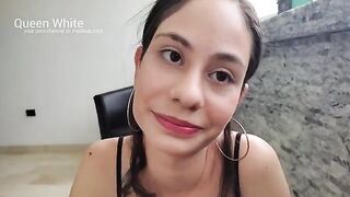 My sister's friend has a very bad behavior and is very hot