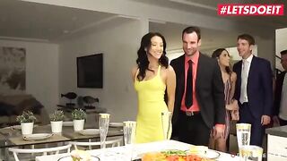 College party turns into a wild orgy session