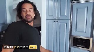Phoenix Marie cheats on her hubby with his friend, her old sex partner