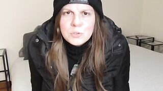 Wisconsin neighbor gets down on her knees for intense action
