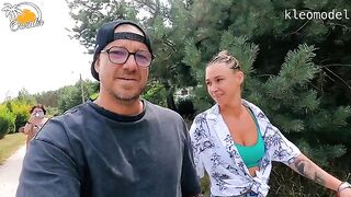 Real couples Owiazek and KleoModel fucking outdoors for fun
