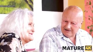 A guy fucked a hot mature woman in front of her husband