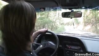 Old granny gets fucked on the hard rod after blowing job
