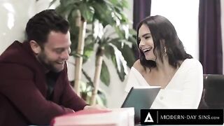 A man cheats on his wife with a client, Violet Starr