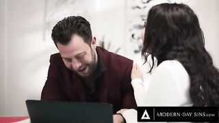 A man cheats on his wife with a client, Violet Starr