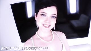 Bella Luna and Jade Valentine deliver sensual oral services