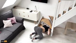 The stepsister got stuck again and was taken advantage of by her stepbrother