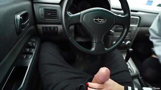 The blonde met her fan and sucked his dick in the car