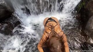 Amateur girl fucked by boyfriend near the waterfall