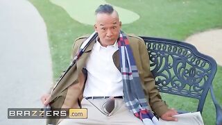 Ebony Mystique gets horny after seeing Chong Dong’s huge cock