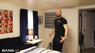 The busty blonde babe Bailey Brooke got her pussy stretched by Sean Lawless