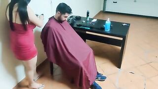 The girl gets a blowjob from her friend’s mom while getting hair cut