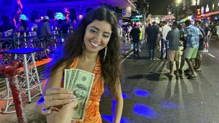 Babe agreed to fuck for money in public place