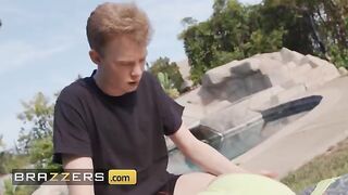 Curvy MILF Dee Williams and her stepdaughter Daya Knight enjoy a cock riding experience
