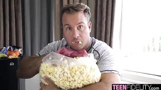 Learn how to pick up girls like the stunning Skylar Vox with Chad’s tips