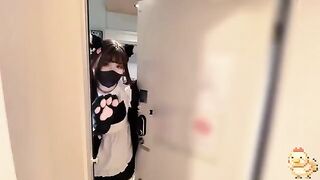 When a friend is still an entertainer (Cosplay maid)
