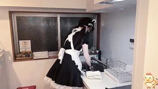 When a friend is still an entertainer (Cosplay maid)