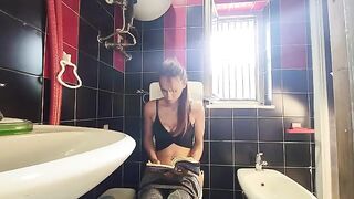 My dirty friend fucked me on the bathroom floor in a hardcore scene