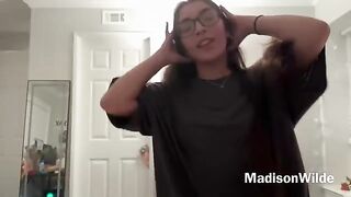 The hot Latina gets her BF’s cock in her mouth