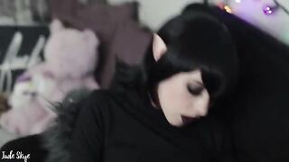 Mavis Dracula's first blowjob experience with a hot vampire guy, full of passion