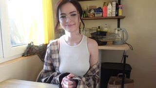 Nerdy girl knows how to use a strapon properly