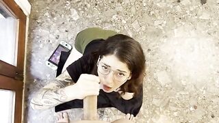 A gamer girl makes a blowjob because she loves huge dicks