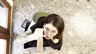 A gamer girl makes a blowjob because she loves huge dicks