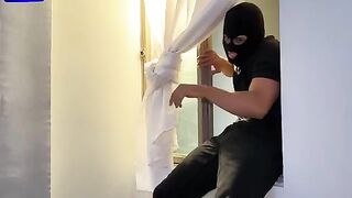 The thief broke into the house of the Colombian MILF Lina Henao