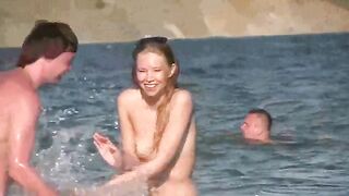 A mature woman is not ashamed to show her body on the beach