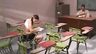 The teacher pushed the girl into cancer and finished in her mouth