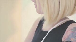 Hot tattooed blonde has a nice body and fucks herself with pleasure