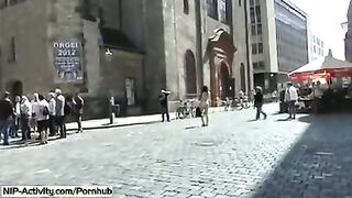 A girl exposed her vagina on the city streets, attracting a crowd
