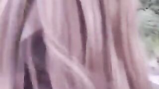 Girl doesn't mind giving a blowjob in public places