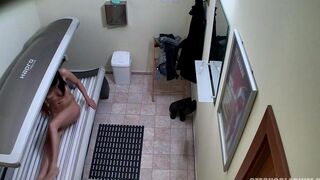 Nude client has sex on webcam in the Czech solarium, get naked!