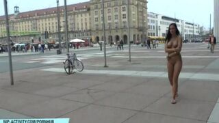 A daring young woman went for a walk in the buff through the city streets
