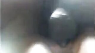 Black woman’s pussy releases strong cum, moisture flies everywhere