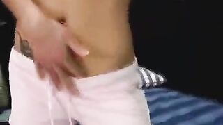An adult man rewarded his girlfriend with a cumshot on her face for anal sex