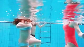 A girl was photographed at the pool without underwear