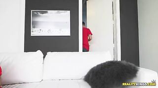 A man vigorously fucked a pretty woman in the shower