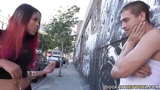 Mulatochka Nicole Apples shows how to use a cock machine