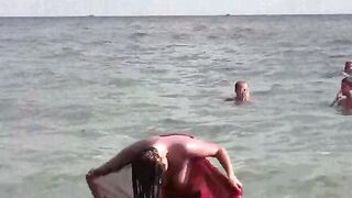 Babe has a bath in the sea naked