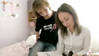 A student has entertaining with a classmate at home after classes
