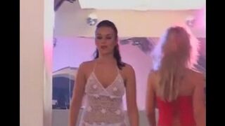 Model show turns into a wild orgy session