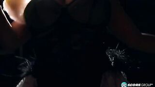 Big tits burlesque with luscious Liza Biggs in stockings