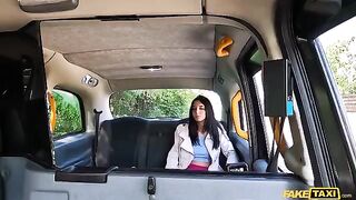 An Italian girl agreed to have sex in the car for money