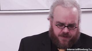 And let the slut go around in a circle! - a man was left by the pool