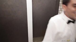 Waiter served a big round ass in the toilet at a party